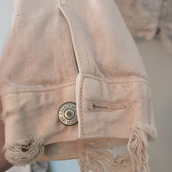 Abercrombie & Fitch women’s size large jean jacket never been worn. - Picture 3 of 12
